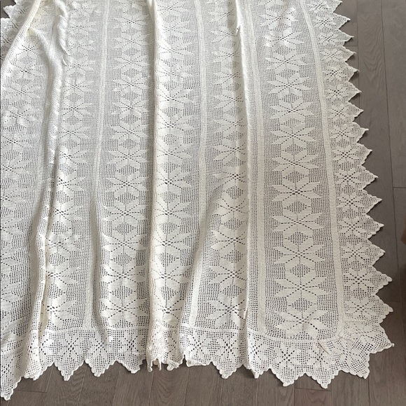 Vintage Handmade Crochet Tablecloth 91” x 60” - Picture 1 of 12